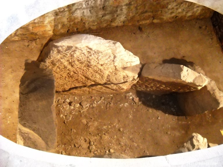 Cangas de Onís: old dolmen on which the hermitage of Santa Cruz rises