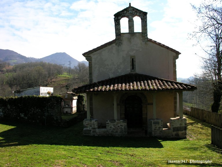 Villaverde: Romanesque church of Santa María