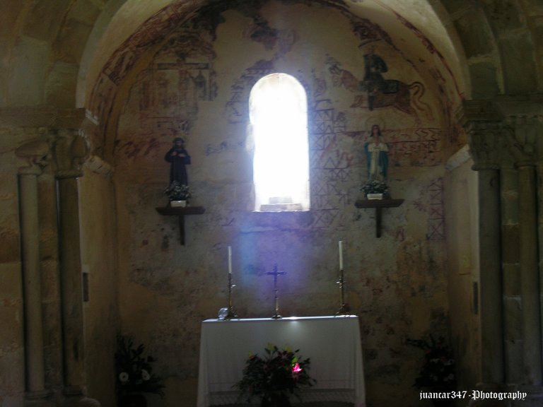 Villaverde: interior of the Romanesque church of Santa María and paintings with references to the Apostle Santiago