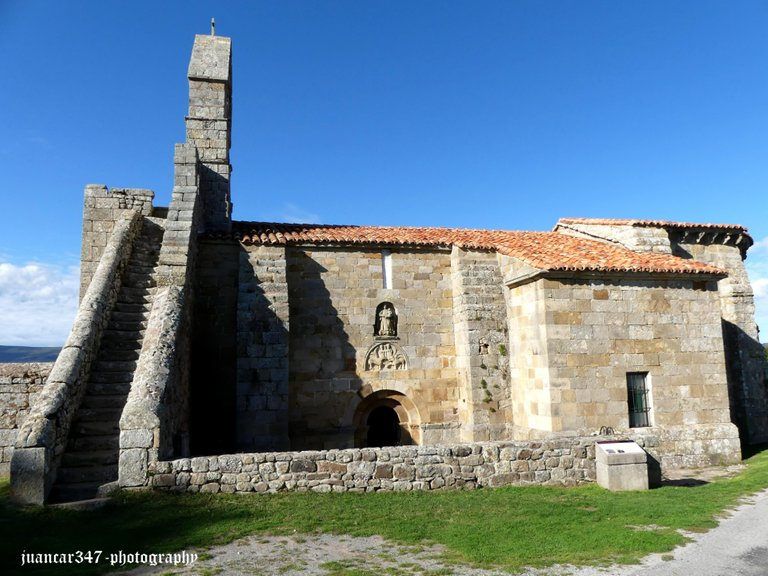 La iglesia románica: portada Sur
