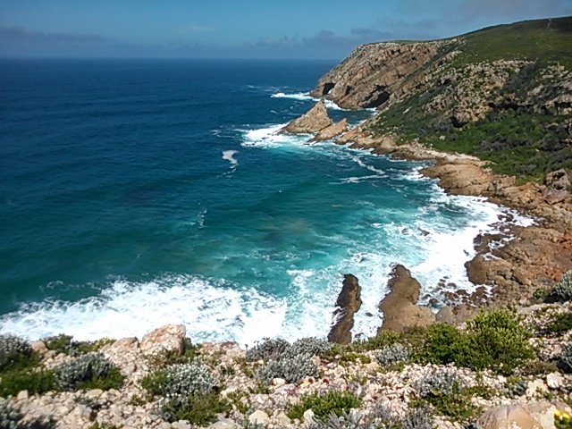 There are paths down to the shore, for those who can find them. Facing west