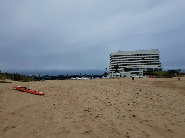 The other far end of the same Robberg beach, with the iconic Beacon Island resort at the water’s edge.