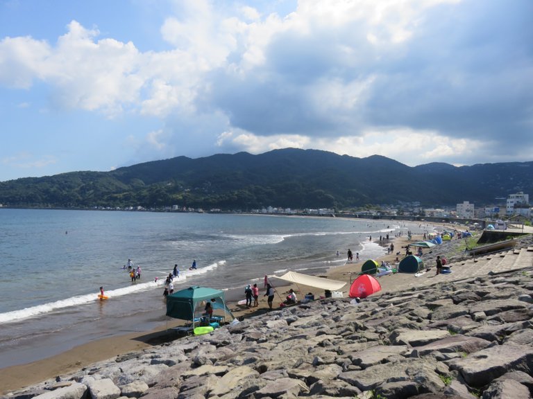 Very narrow beach