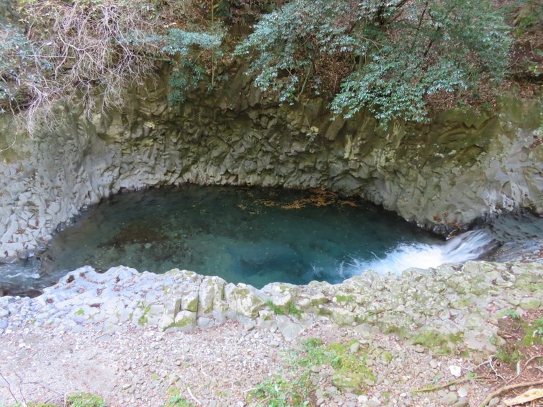 Surata pool, deep azure water