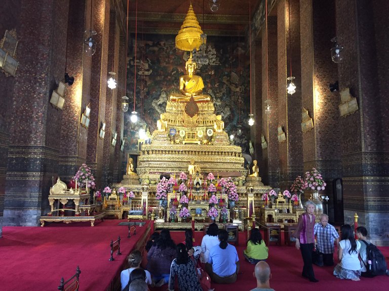 Statue Phra Phuttha Thewapatimakon