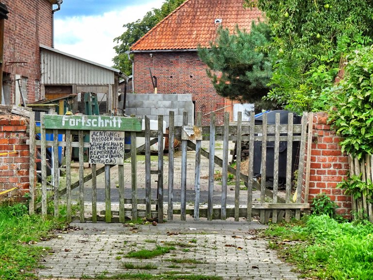 ”Progress” (”Fortschritt) they write on their doors. And: Beware of the biting dogs.