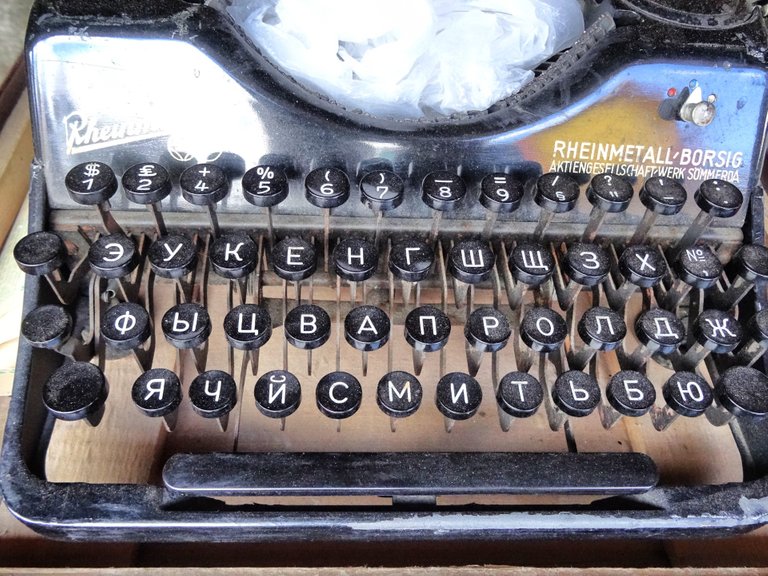 A german typewriter weith russian types