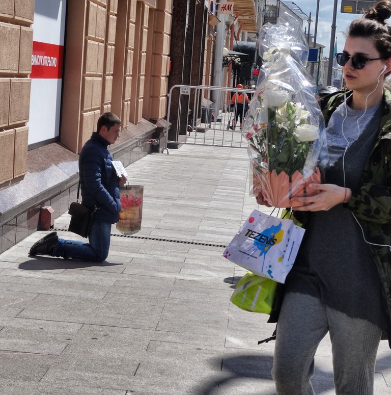 The two sides of Moscow life: beg for Rubels, wear Gucci