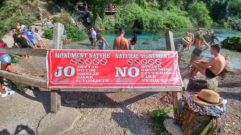 The natural monument sign with ”No swimming” warning