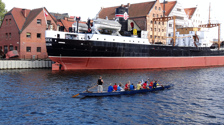 Paddling at the harbor stream in Gdansk