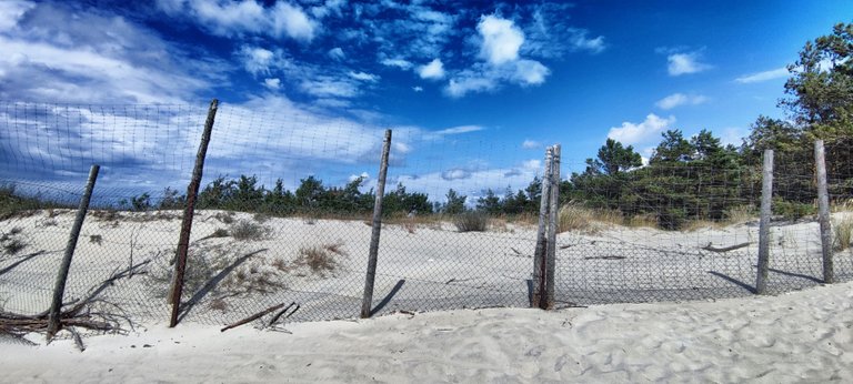 Can you imagine: Behind this ”fence” is your greatest ”enemy” (so they said)