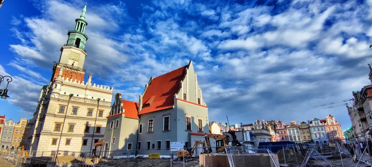 Blue sky, colourful houses