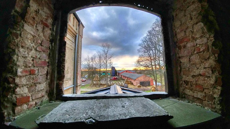 Look around the palace in Drezewo: Stables made by bricks