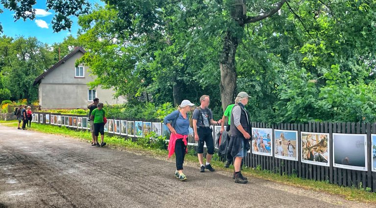 2,5 kilometres to walk along the exhibition