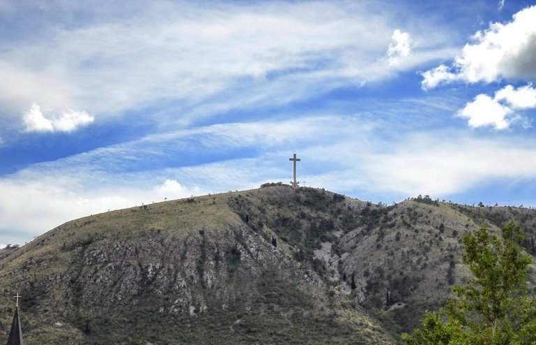 Between crosses and mosques