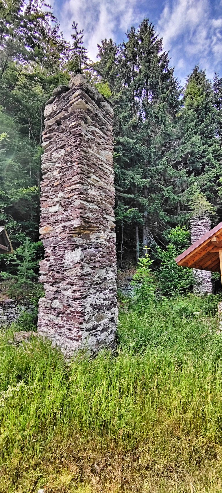 A pole near the mine