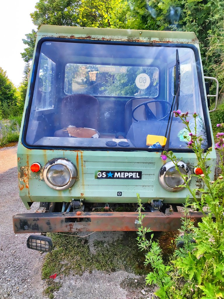 It’s just an urbex car - found it near the mining area