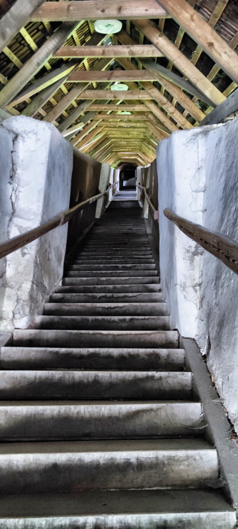 Endless stairway up