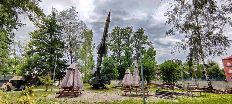 Picnic under rockets