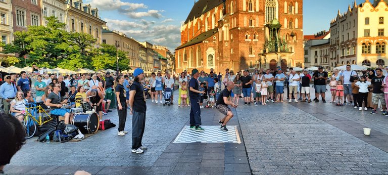 Busking with Hip and Hop