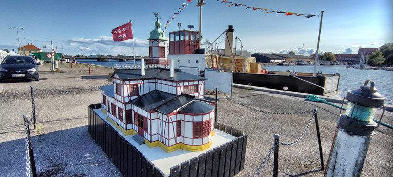 Model of the old lighthouse at the harbor