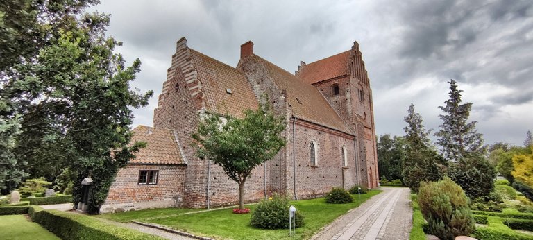 The churches are very old along the Munkevejen