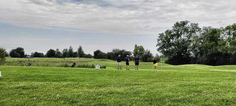 A golf court on the way of the monks