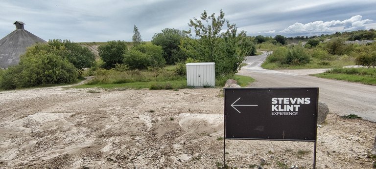 The way to the Information Center