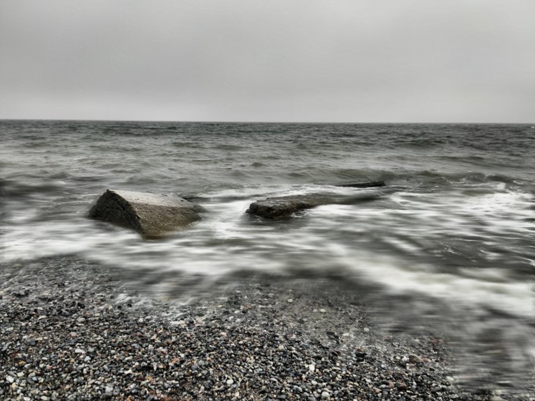 Waving waves, standing stones