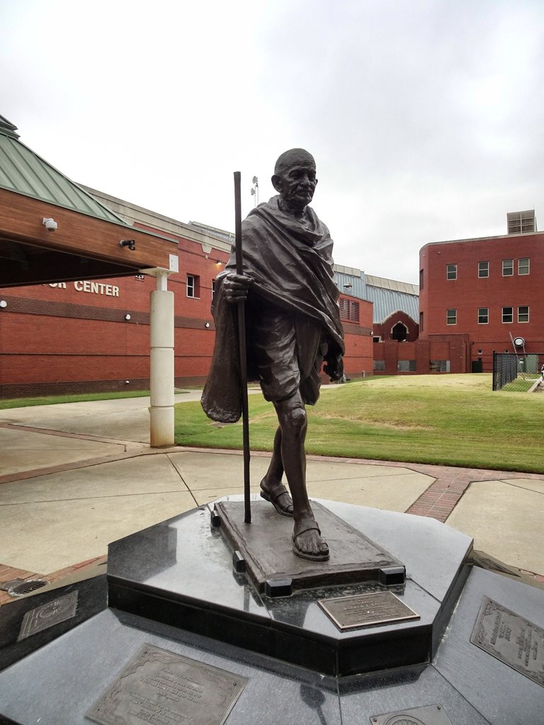 One of King’s best friends are near: Mahatma Gandhi Monument