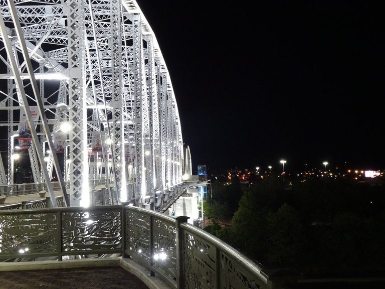 White lights at the bridge over the Tennessee River