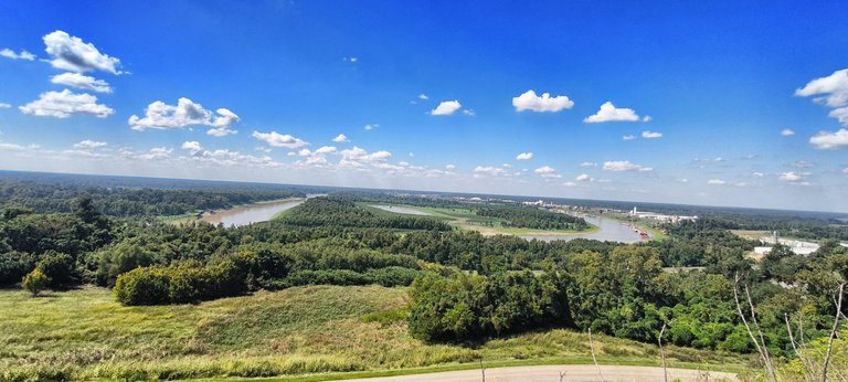 A view to the river on the other side