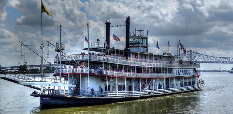 The paddle wheeler ”Nathcez”