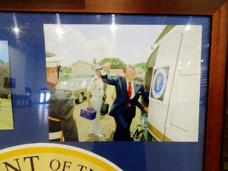 Ronald Reagan enters his heli