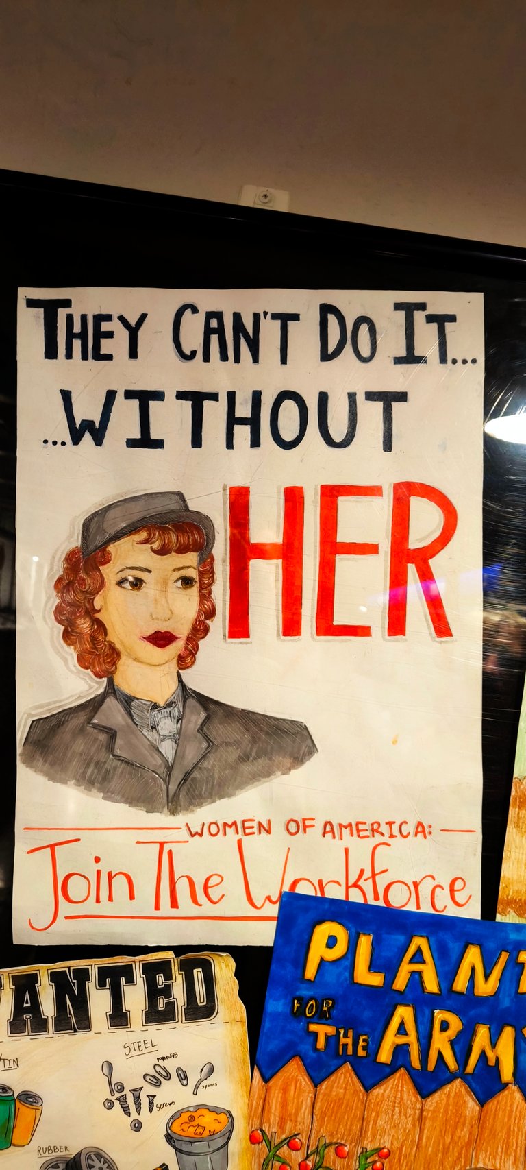 Paintings from children for the war