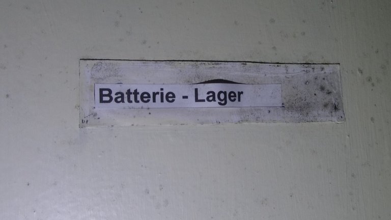 Battery warehouse