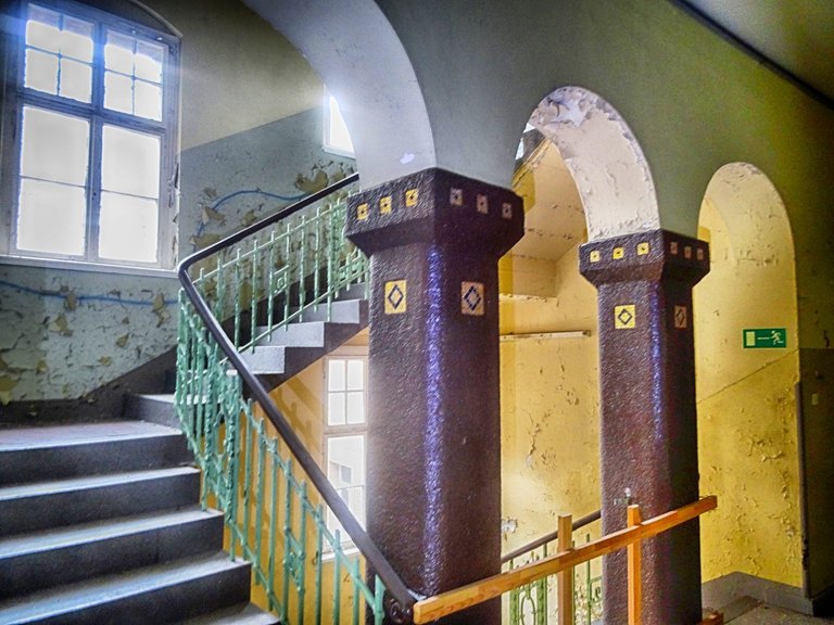 The way up - the house is very huge.