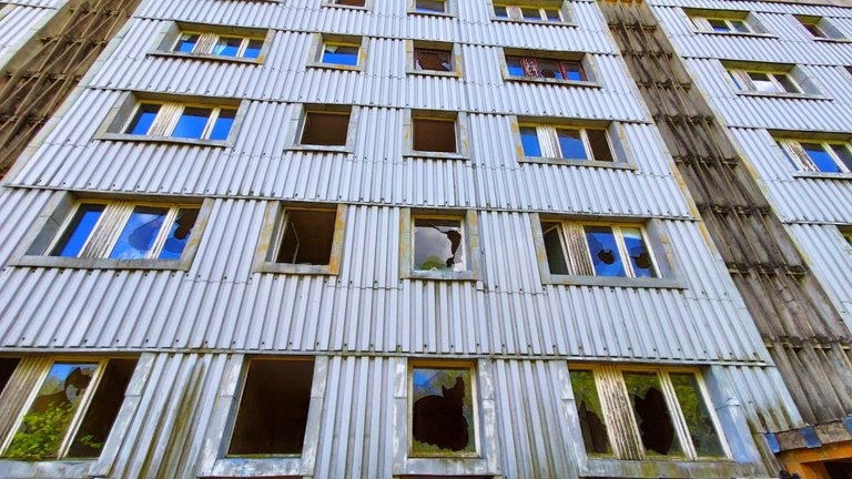 It’s no so common the made a metal fassade