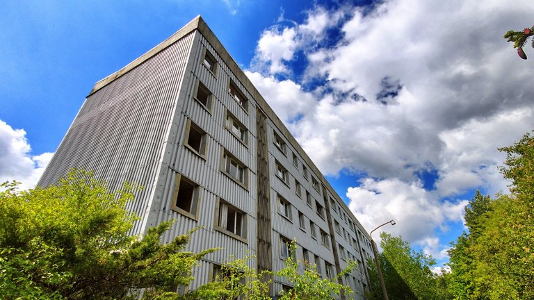 This building stood miles away from any settling