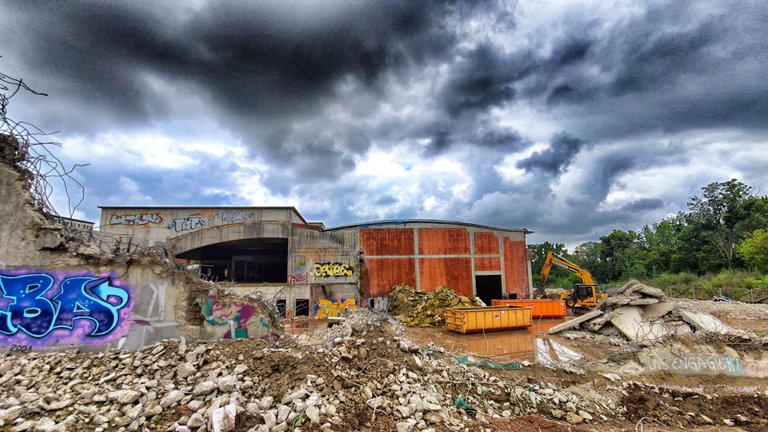 The break: The demolition begins. 30 Millions are going away in dust