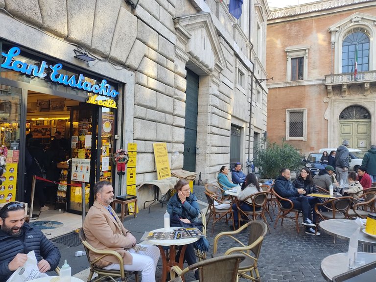San’t Eustahio-Historic coffee shop near Pantheon