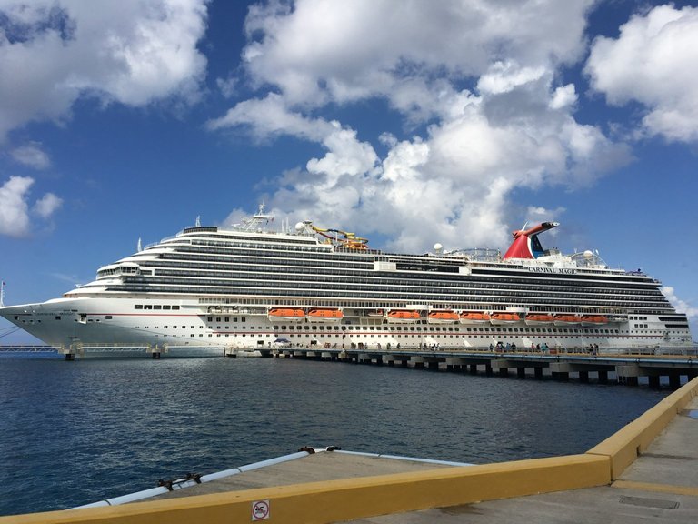 Cruise ship ”Carnival Magic”.