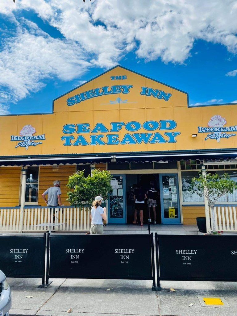 The Shelley Inn, located on the waterfront. We missed the lunchtime rush thankfully, so didn’t take them long to sort us out.