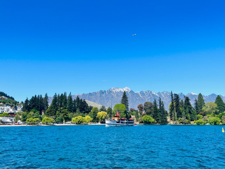 The TSS Earnslaw, returning to the wharf from the previous journey.