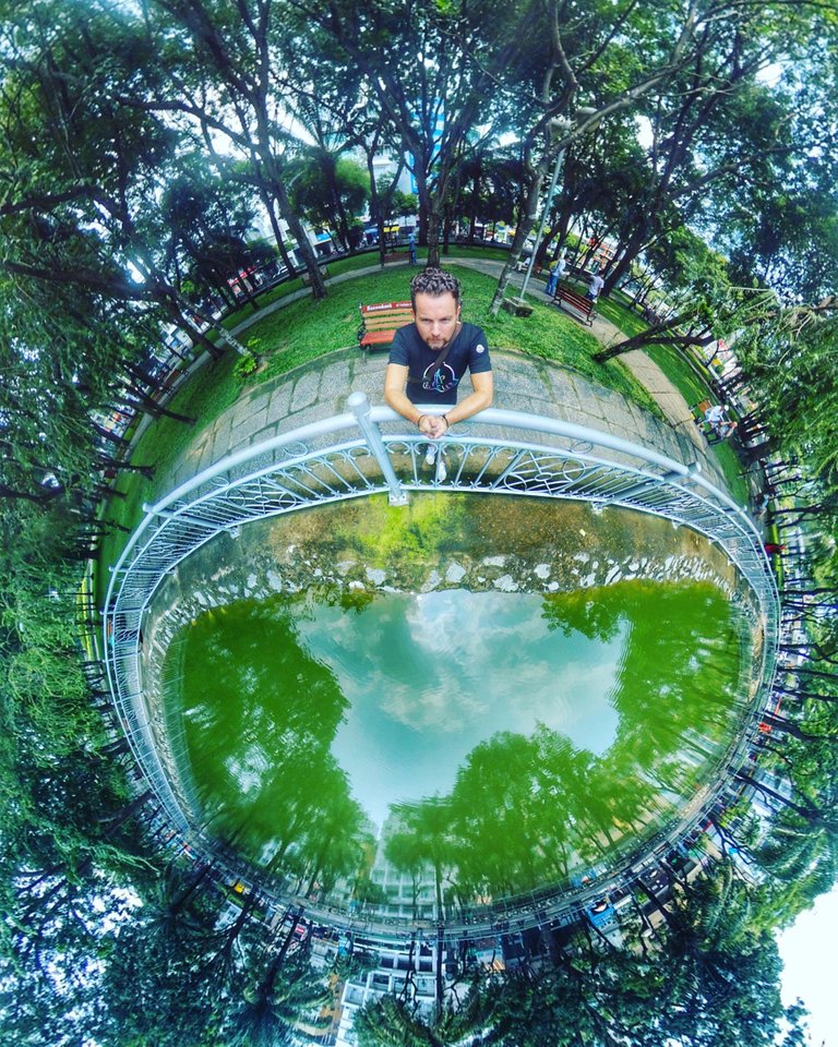 Reflective lake views in 360 degrees