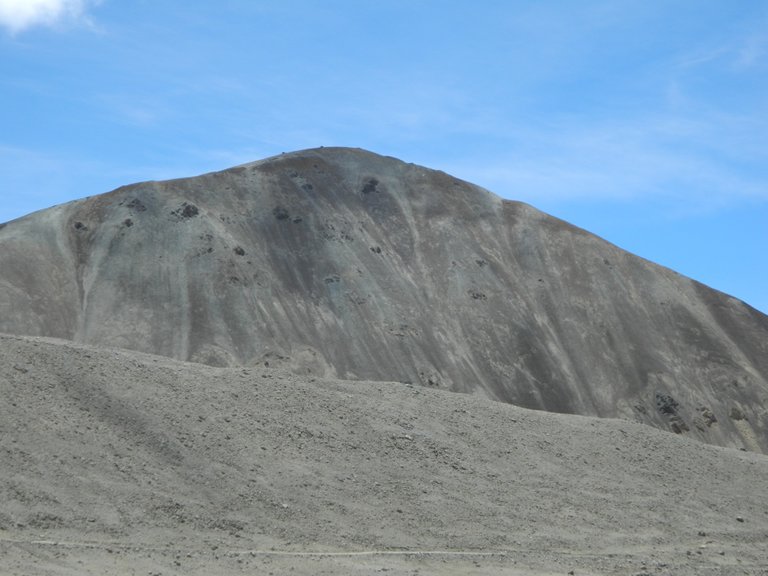 Zoomed up pic of color changing mountain