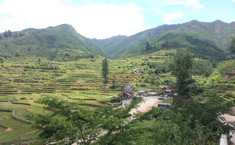 We stopped by a small Yao town on the way to the town we stayed.