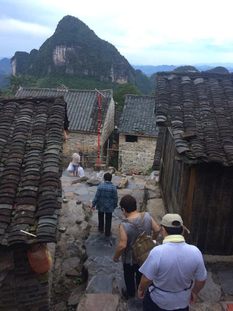 We walked down from the Pangu King Temple