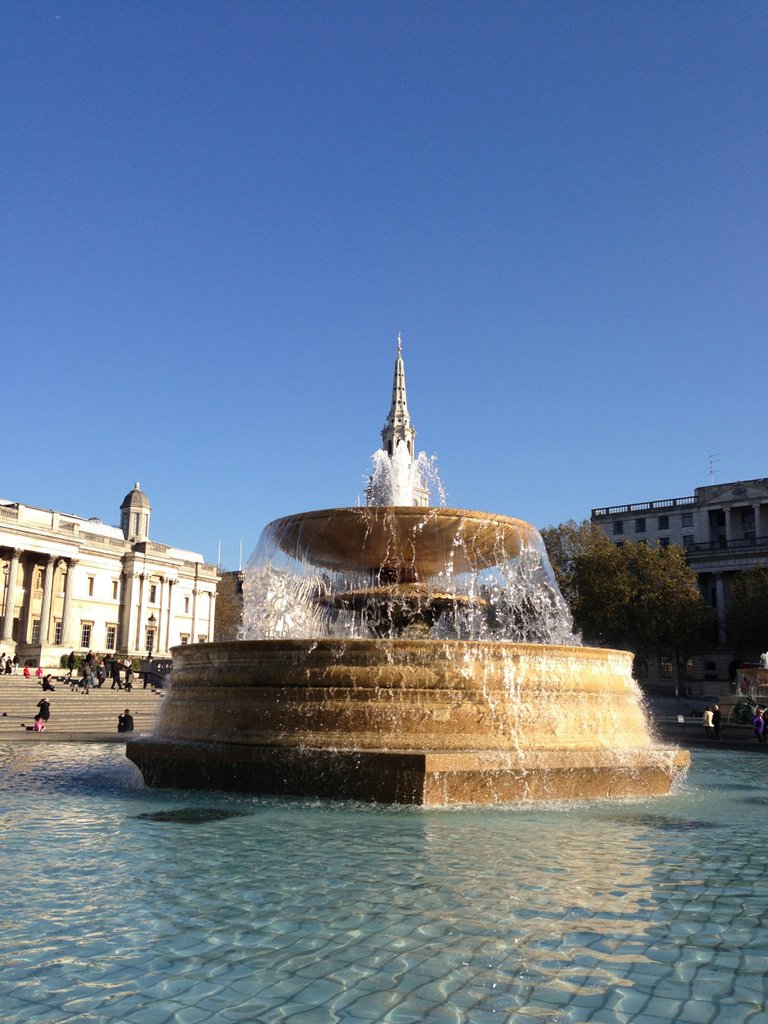Beautiful fountains at the centre  of Trafalgar Square 