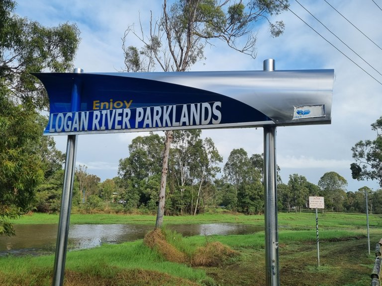 Logan River Parklands is about 30km south of Brisbane’s CBD and not quite halfway to the Gold Coast. The park was not at its best today. We have had a lot of rain and humidity recently, and this park regularly floods.